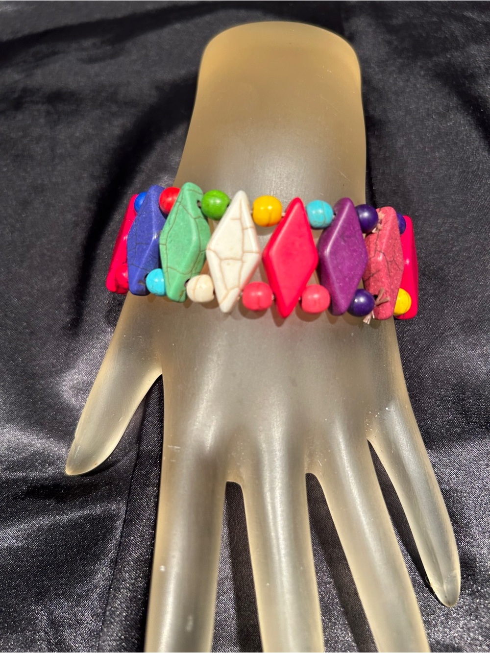 Vintage Dyed Howlite Colorful Beaded Stretch Bracelet - Pink, Red Green Like New